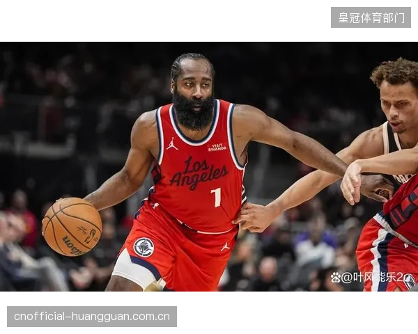 哈登转型组织者后表现依旧高效，其挡拆进攻的组织效率联盟顶尖。